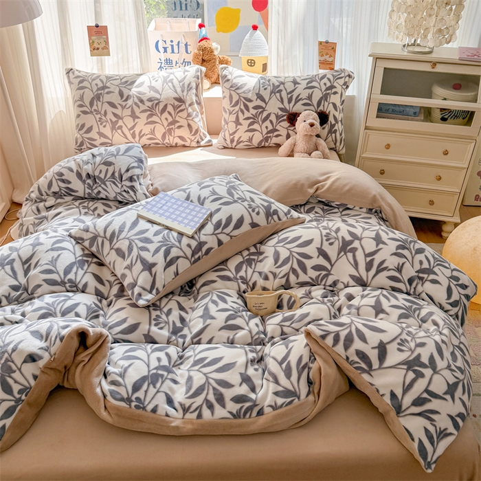 91家纺网 家纺一手货源 找家纺 艾特你 2025新款全工艺200克牛奶绒四件套 花间集