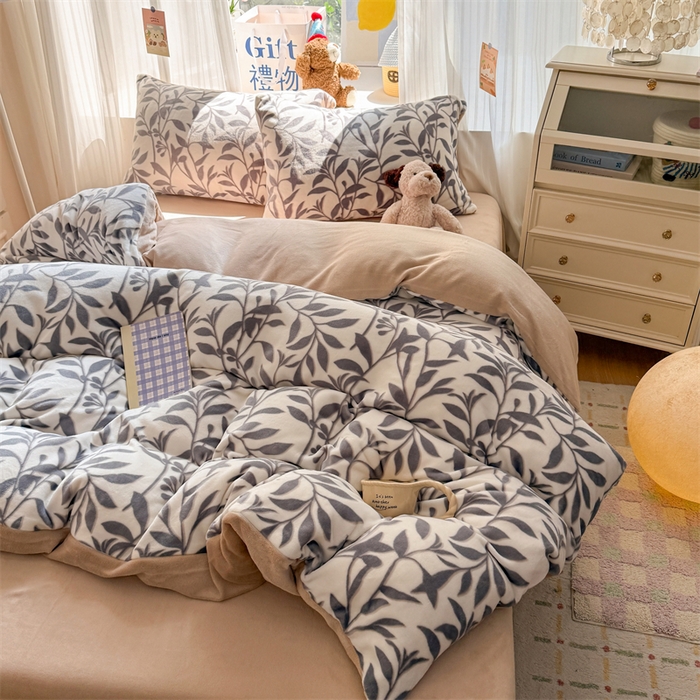 91家纺网 家纺一手货源 找家纺 艾特你 2025新款全工艺200克牛奶绒四件套 花间集