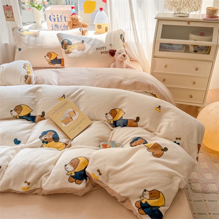 91家纺网 家纺一手货源 找家纺 艾特你 2025新款全工艺200克牛奶绒四件套 巴迪狗