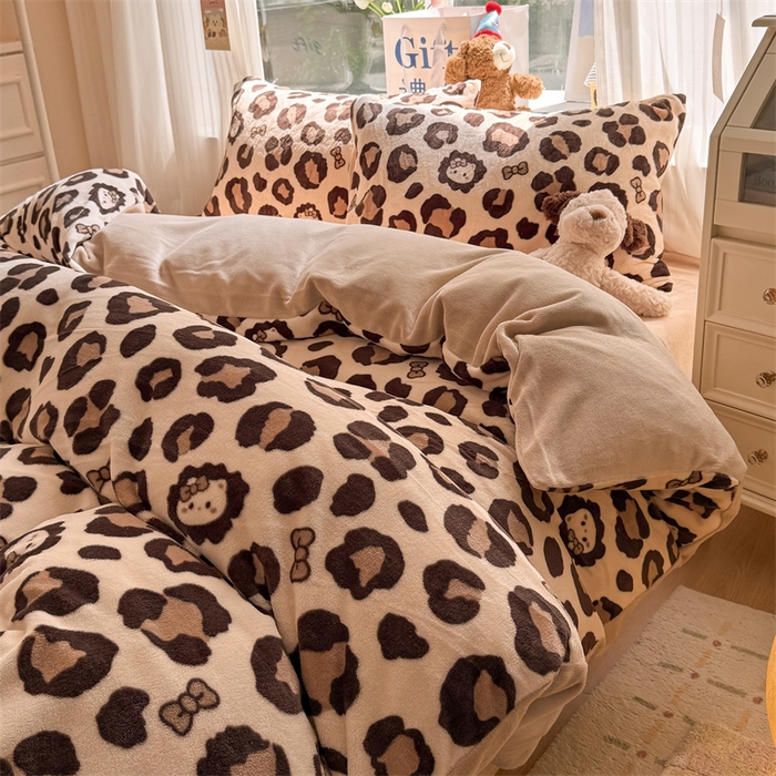 91家纺网 家纺一手货源 找家纺 艾特你 2025新款全工艺200克牛奶绒四件套 豹纹公主