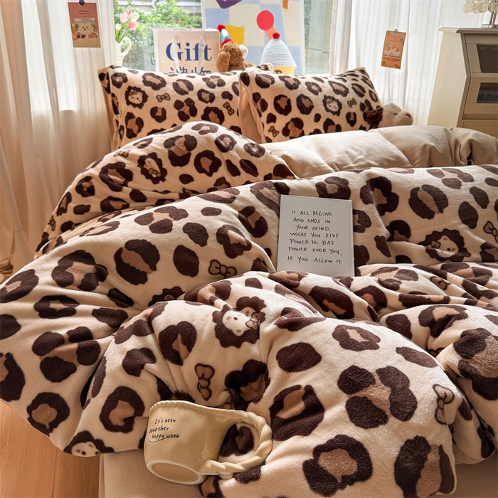 91家纺网 家纺一手货源 找家纺 艾特你 2025新款全工艺200克牛奶绒四件套 豹纹公主