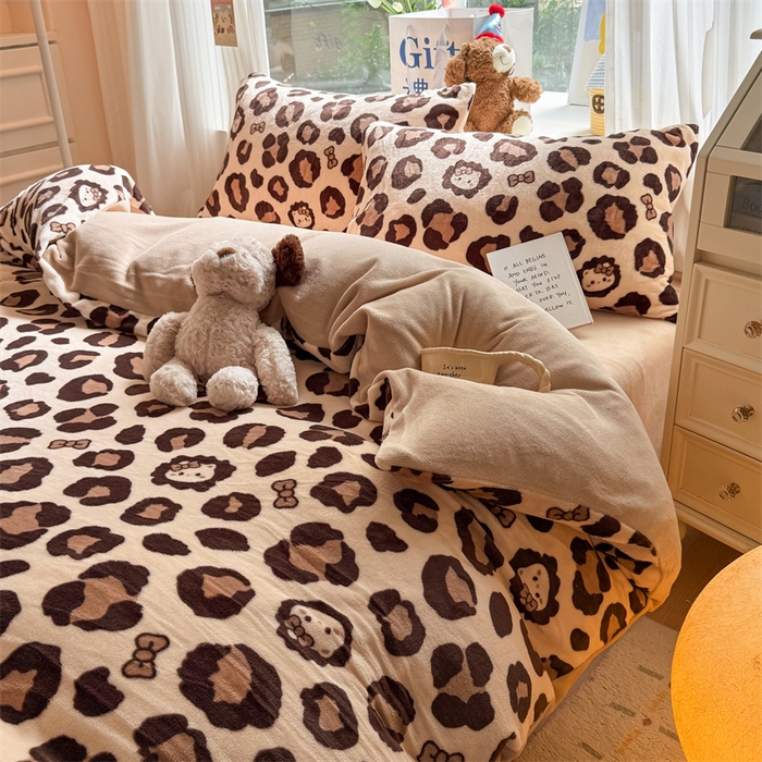 91家纺网 家纺一手货源 找家纺 艾特你 2025新款全工艺200克牛奶绒四件套 豹纹公主