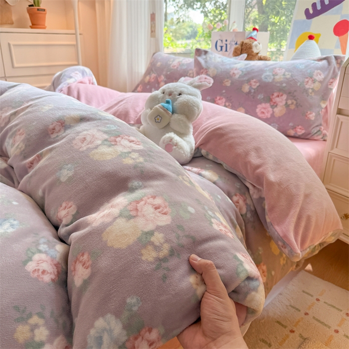 91家纺网 家纺一手货源 找家纺 艾特你 2025新款全工艺200克牛奶绒四件套 春语