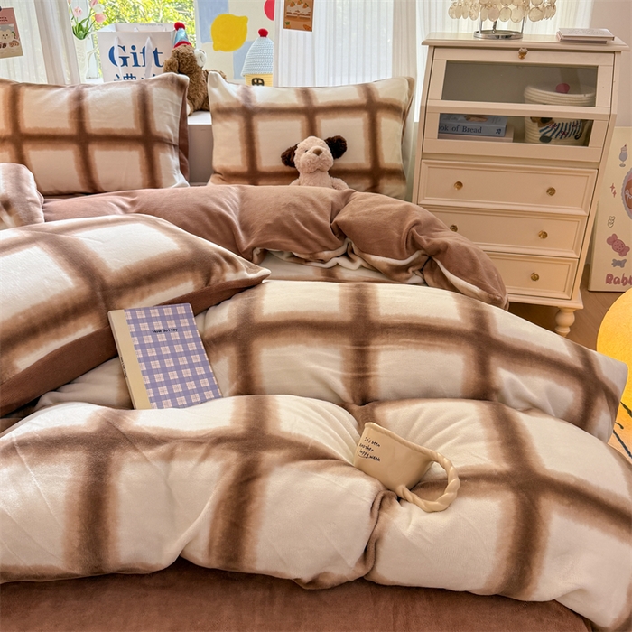 91家纺网 家纺一手货源 找家纺 艾特你 2025新款全工艺200克牛奶绒四件套 格林