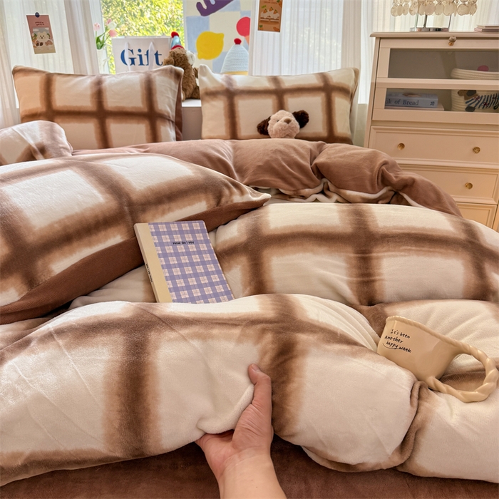 91家纺网 家纺一手货源 找家纺 艾特你 2025新款全工艺200克牛奶绒四件套 格林