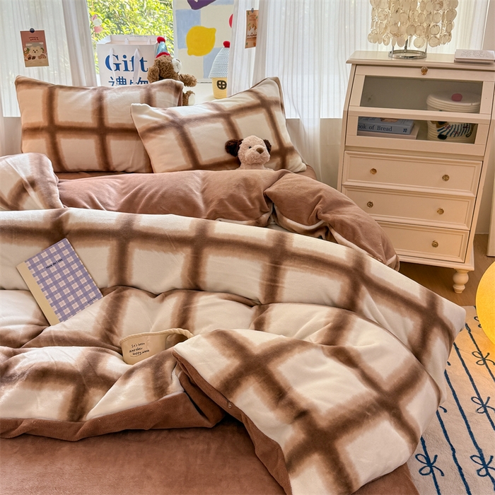 91家纺网 家纺一手货源 找家纺 艾特你 2025新款全工艺200克牛奶绒四件套 格林