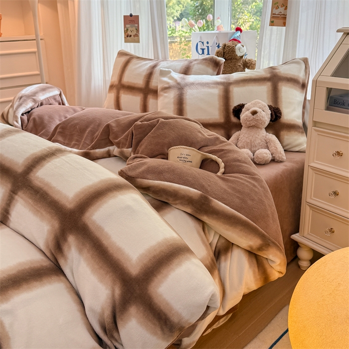 91家纺网 家纺一手货源 找家纺 艾特你 2025新款全工艺200克牛奶绒四件套 格林