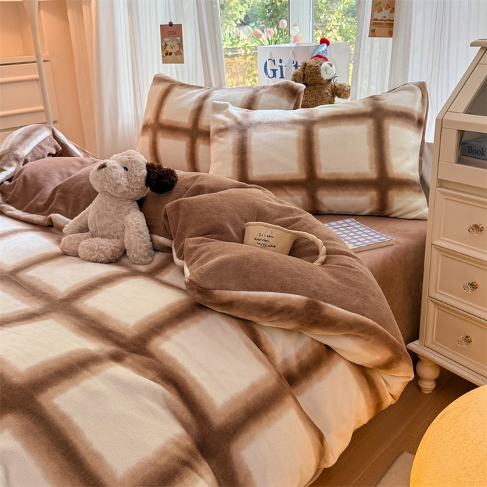 91家纺网 家纺一手货源 找家纺 艾特你 2025新款全工艺200克牛奶绒四件套 格林