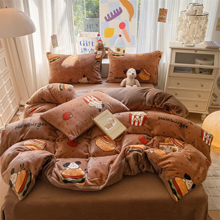 91家纺网 家纺一手货源 找家纺 艾特你 2025新款全工艺200克牛奶绒四件套 汉堡狗