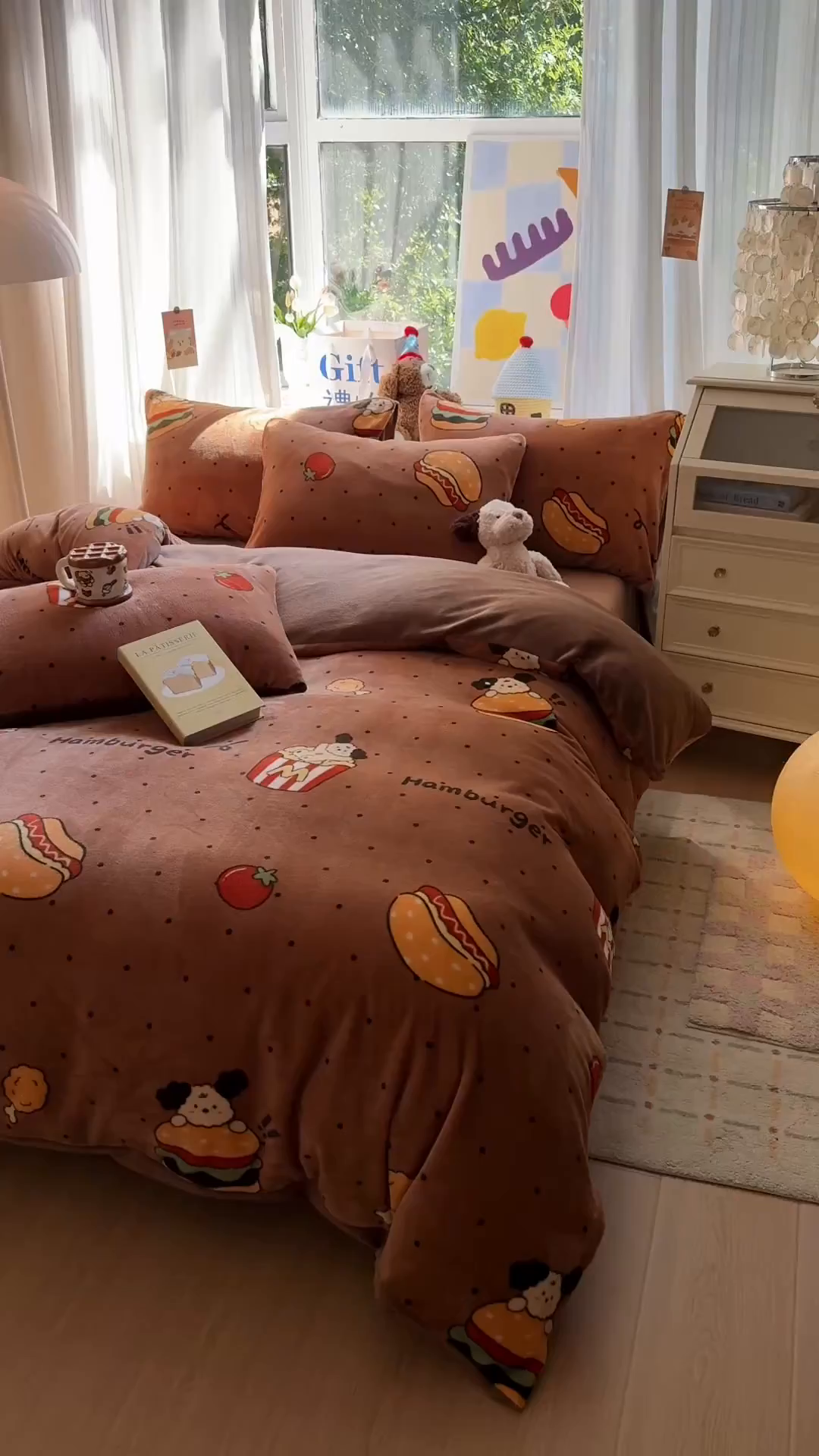 91家纺网 家纺一手货源 找家纺 艾特你 2025新款全工艺200克牛奶绒四件套 汉堡狗