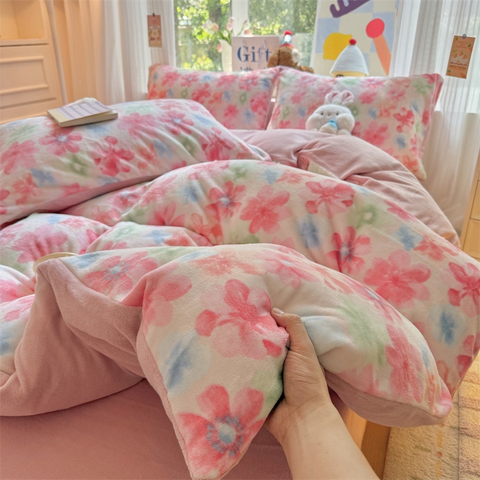 91家纺网 家纺一手货源 找家纺 艾特你 2025新款全工艺200克牛奶绒四件套 花海