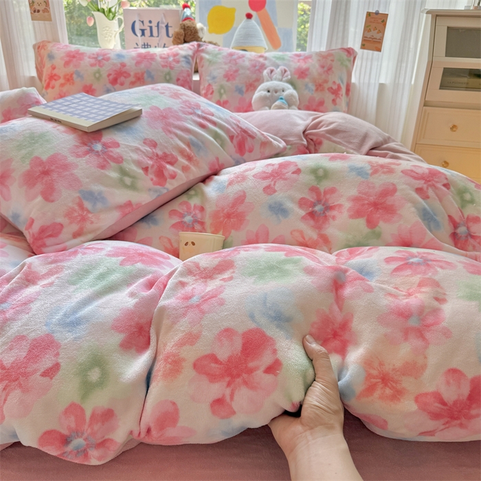 91家纺网 家纺一手货源 找家纺 艾特你 2025新款全工艺200克牛奶绒四件套 花海