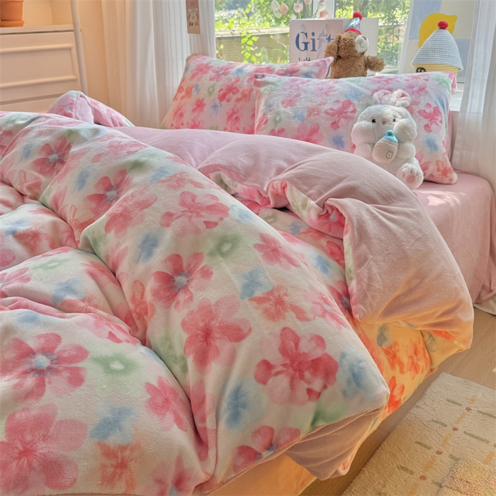 91家纺网 家纺一手货源 找家纺 艾特你 2025新款全工艺200克牛奶绒四件套 花海