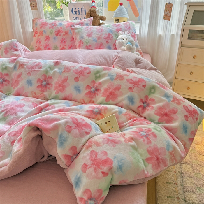 91家纺网 家纺一手货源 找家纺 艾特你 2025新款全工艺200克牛奶绒四件套 花海