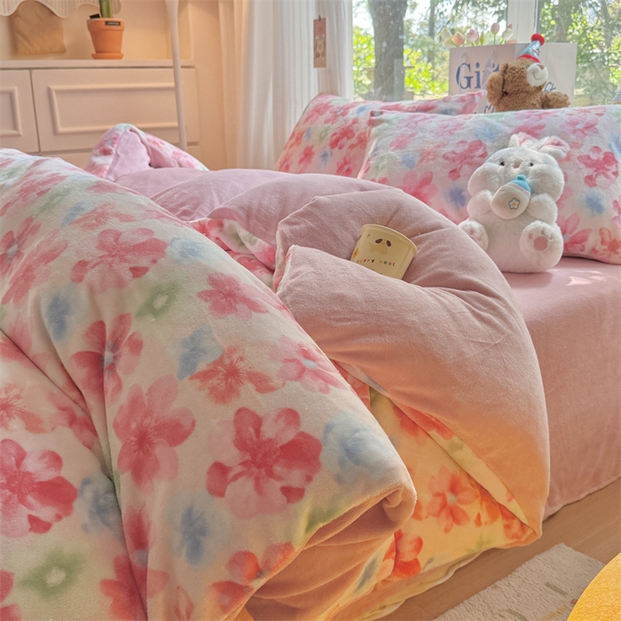 91家纺网 家纺一手货源 找家纺 艾特你 2025新款全工艺200克牛奶绒四件套 花海