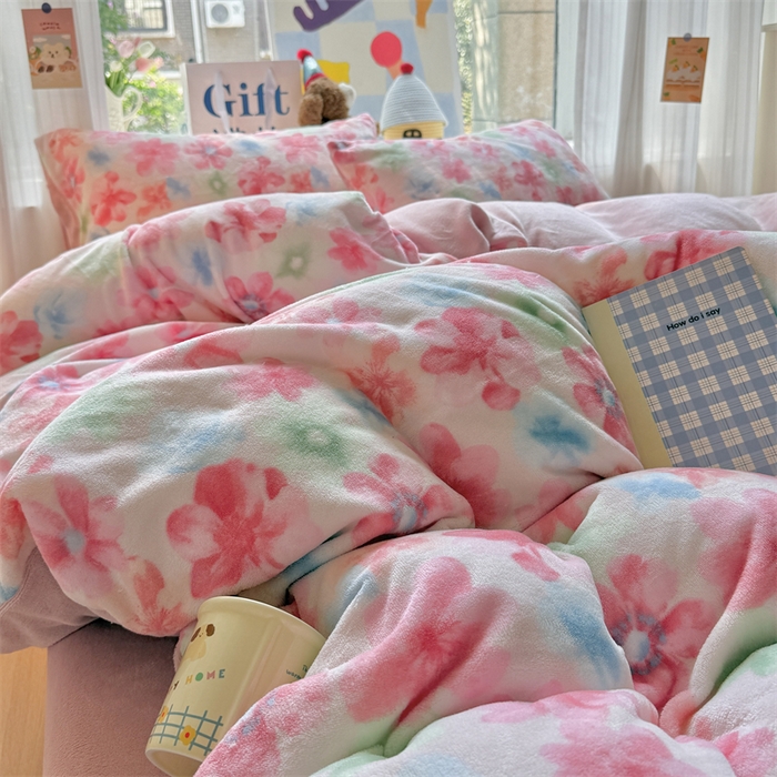 91家纺网 家纺一手货源 找家纺 艾特你 2025新款全工艺200克牛奶绒四件套 花海