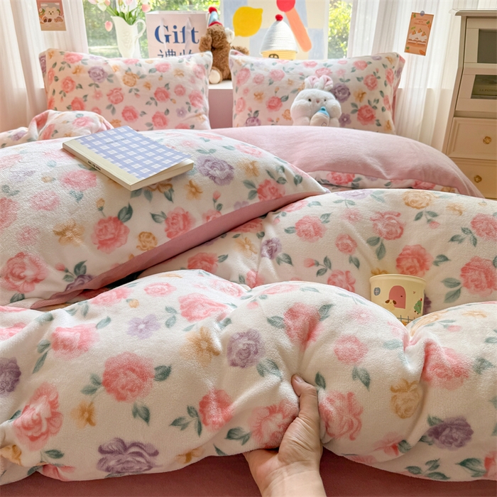 91家纺网 家纺一手货源 找家纺 艾特你 2025新款全工艺200克牛奶绒四件套 花镜