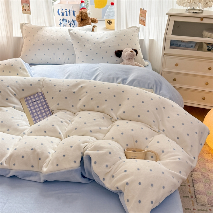 91家纺网 家纺一手货源 找家纺 艾特你 2025新款全工艺200克牛奶绒四件套 简约天蓝