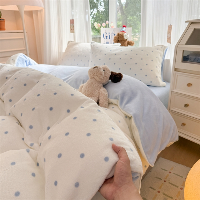 91家纺网 家纺一手货源 找家纺 艾特你 2025新款全工艺200克牛奶绒四件套 简约天蓝