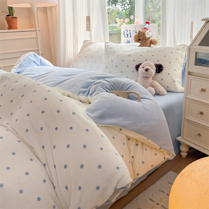 91家纺网 家纺一手货源 找家纺 艾特你 2025新款全工艺200克牛奶绒四件套 简约天蓝