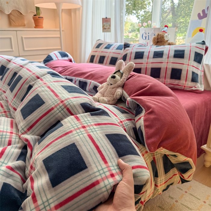 91家纺网 家纺一手货源 找家纺 艾特你 2025新款全工艺200克牛奶绒四件套 马德里