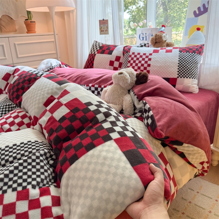 91家纺网 家纺一手货源 找家纺 艾特你 2025新款全工艺200克牛奶绒四件套 迷格