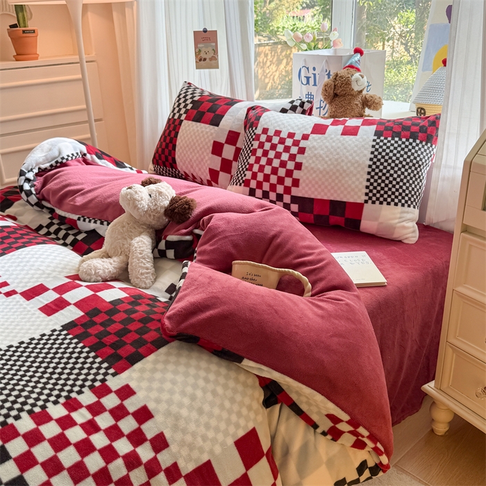 91家纺网 家纺一手货源 找家纺 艾特你 2025新款全工艺200克牛奶绒四件套 迷格