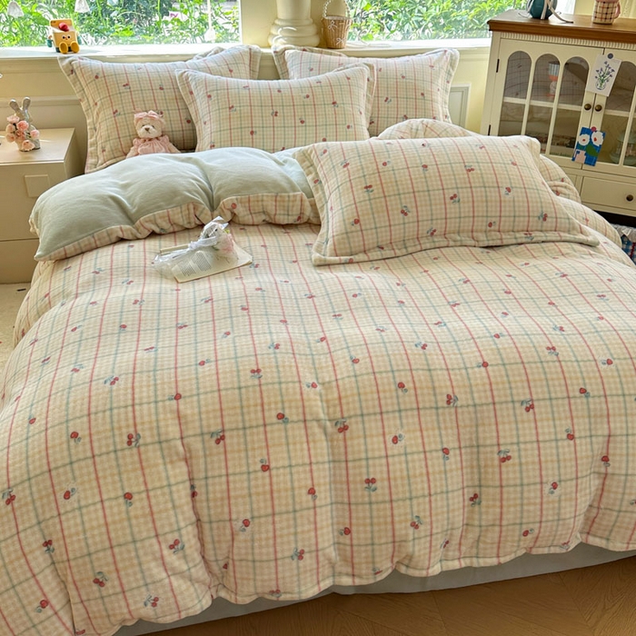 91家纺网 家纺一手货源 找家纺 绵庭家纺 2025新款高克重牛奶绒印花四件套系列 桃你喜欢-黄