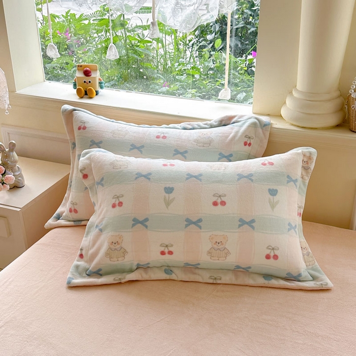 91家纺网 家纺一手货源 找家纺 绵庭家纺 2025新款高克重牛奶绒印花四件套系列 小熊饼干