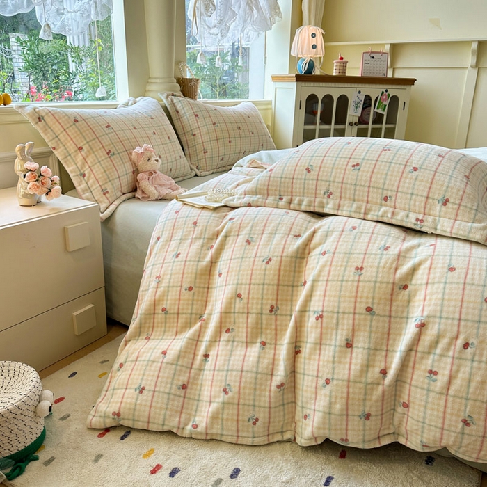 91家纺网 家纺一手货源 找家纺 绵庭家纺 2025新款高克重牛奶绒印花四件套系列 桃你喜欢-黄