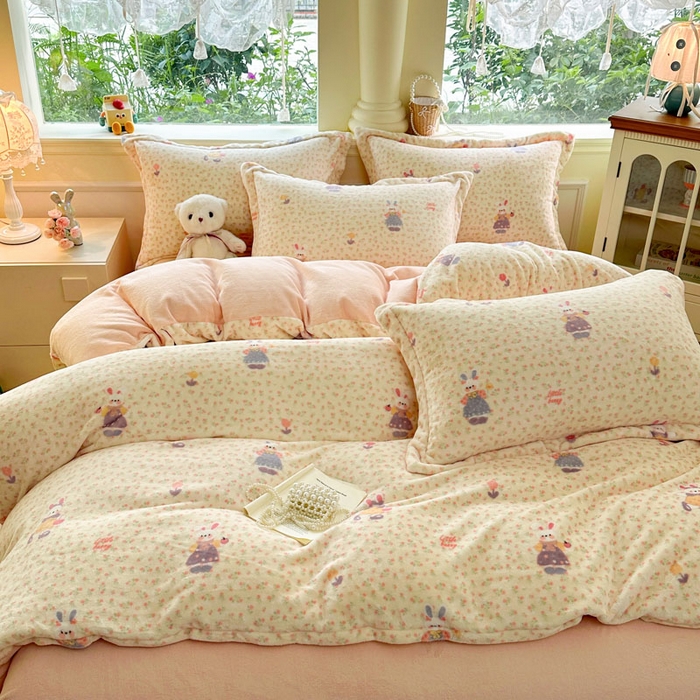 91家纺网 家纺一手货源 找家纺 绵庭家纺 2025新款高克重牛奶绒印花四件套系列 萌兔之星