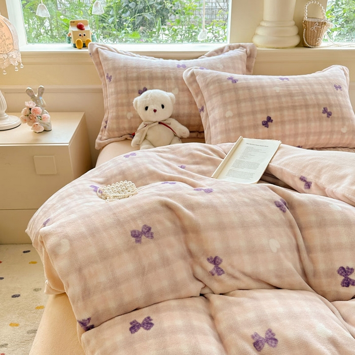 91家纺网 家纺一手货源 找家纺 绵庭家纺 2025新款高克重牛奶绒印花四件套系列 星梦蝶结-紫