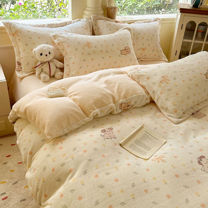 91家纺网 家纺一手货源 找家纺 绵庭家纺 2025新款高克重牛奶绒印花四件套系列 芋泥小狗