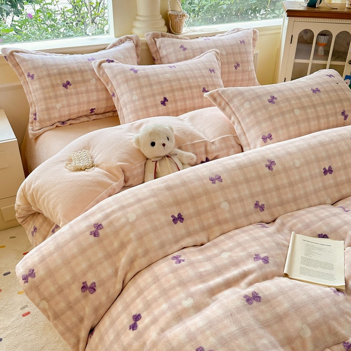 91家纺网 家纺一手货源 找家纺 绵庭家纺 2025新款高克重牛奶绒印花四件套系列 星梦蝶结-紫