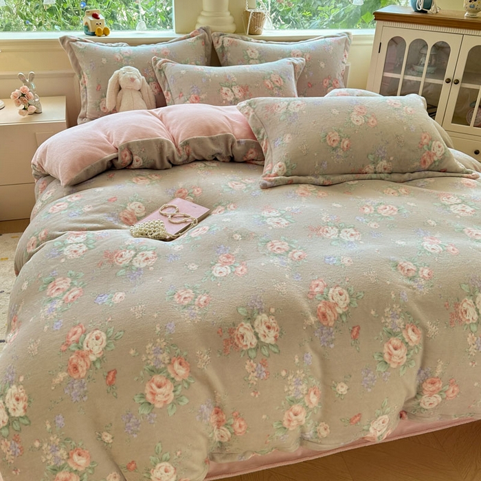 91家纺网 家纺一手货源 找家纺 绵庭家纺 2025新款高克重牛奶绒印花四件套系列 花韵玫瑰咖