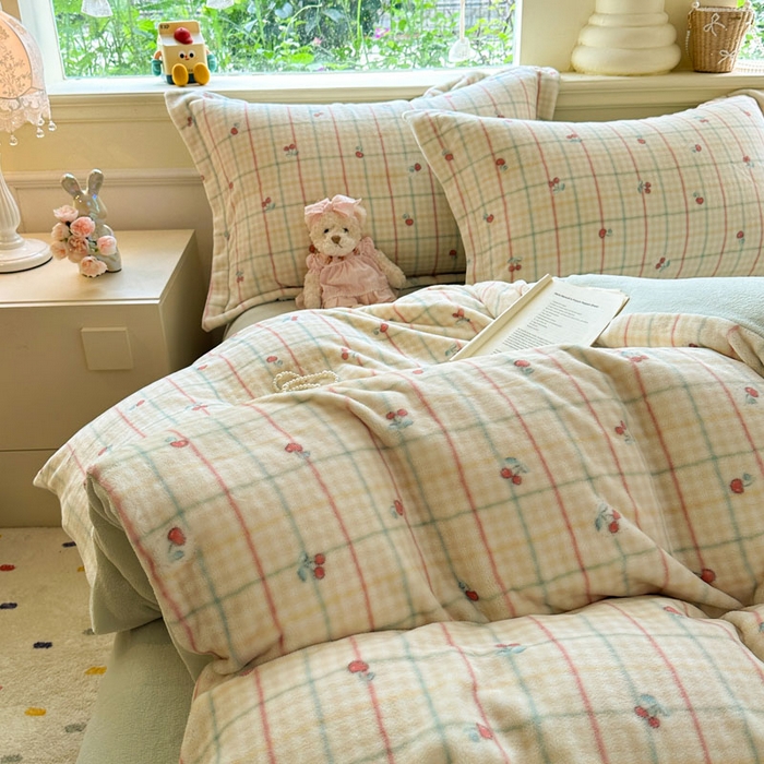 91家纺网 家纺一手货源 找家纺 绵庭家纺 2025新款高克重牛奶绒印花四件套系列 桃你喜欢-黄