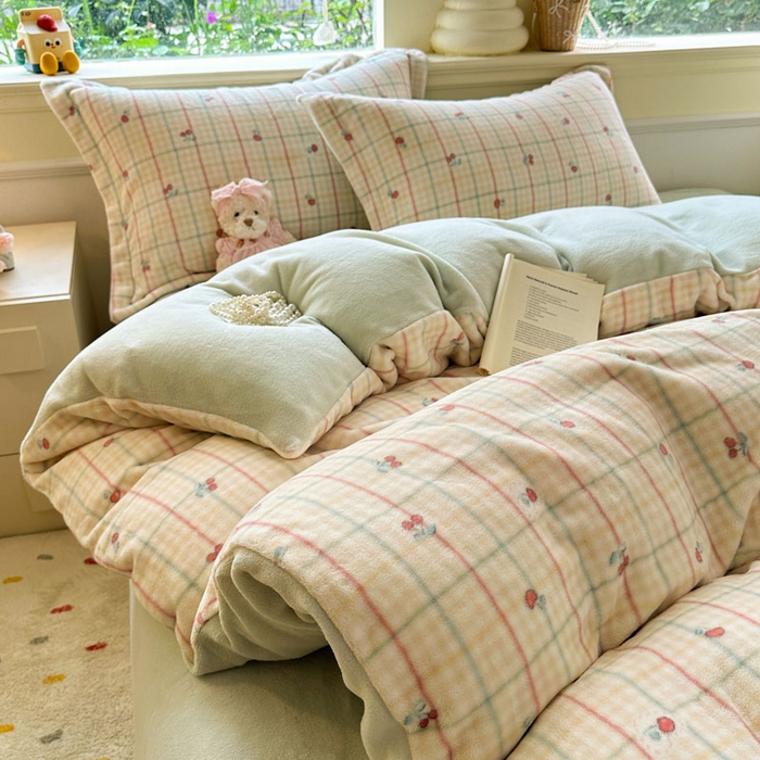 91家纺网 家纺一手货源 找家纺 绵庭家纺 2025新款高克重牛奶绒印花四件套系列 桃你喜欢-黄