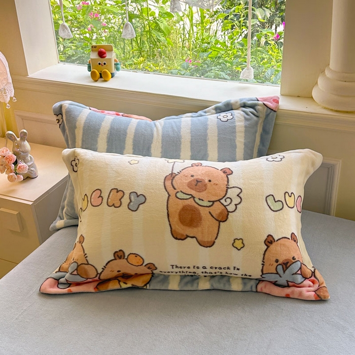 91家纺网 家纺一手货源 找家纺 绵庭家纺 2025新款高克重牛奶绒印花四件套系列 可爱卡皮-黄