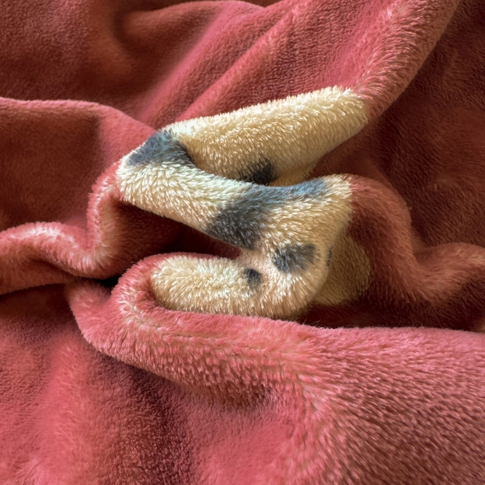 91家纺网 家纺一手货源 找家纺 绵庭家纺 2025新款高克重牛奶绒印花四件套系列 奶盖小熊-红