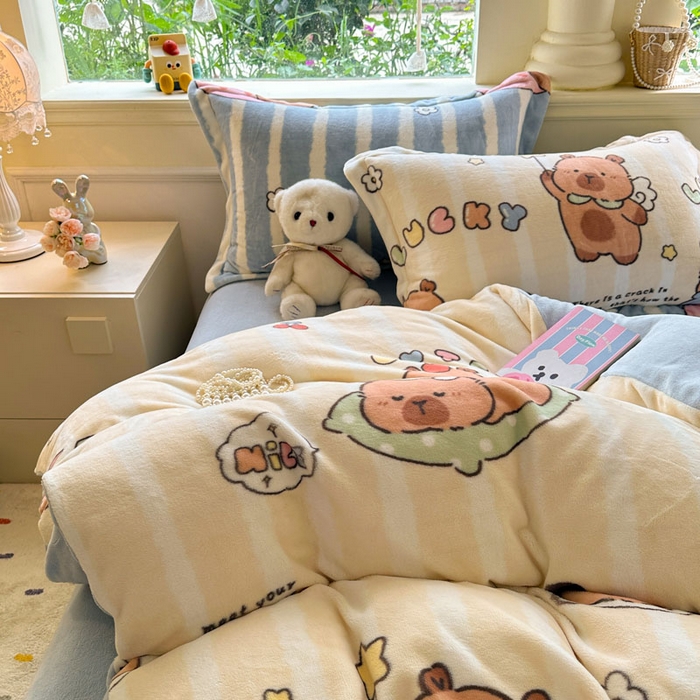 91家纺网 家纺一手货源 找家纺 绵庭家纺 2025新款高克重牛奶绒印花四件套系列 可爱卡皮-黄