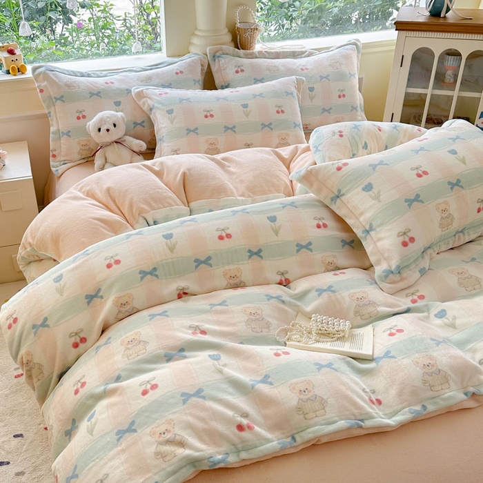 91家纺网 家纺一手货源 找家纺 绵庭家纺 2025新款高克重牛奶绒印花四件套系列 小熊饼干