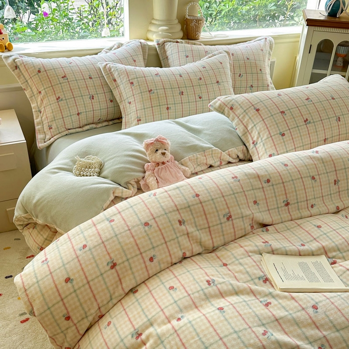 91家纺网 家纺一手货源 找家纺 绵庭家纺 2025新款高克重牛奶绒印花四件套系列 桃你喜欢-黄