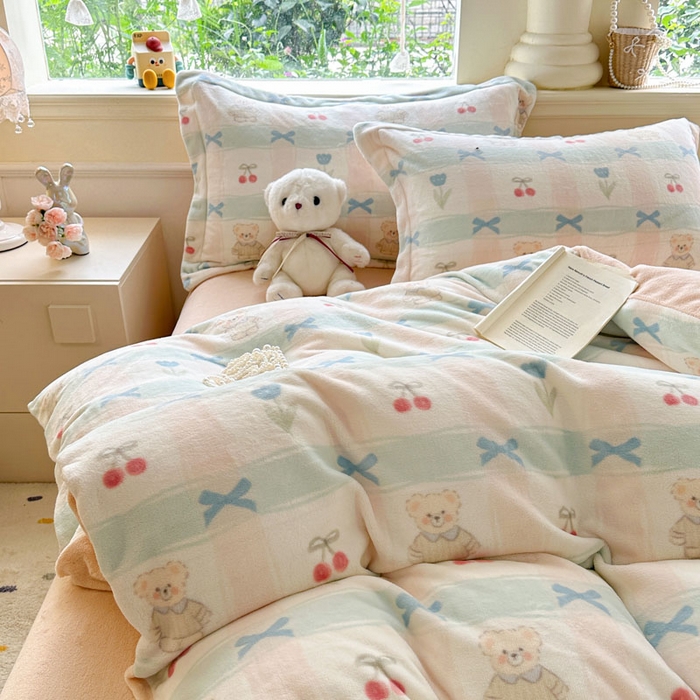 91家纺网 家纺一手货源 找家纺 绵庭家纺 2025新款高克重牛奶绒印花四件套系列 小熊饼干