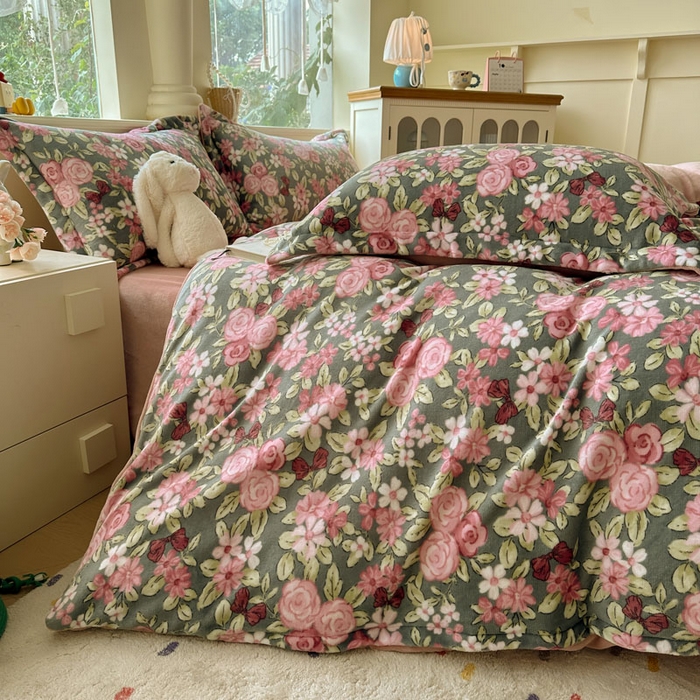 91家纺网 家纺一手货源 找家纺 绵庭家纺 2025新款高克重牛奶绒印花四件套系列 幽幽花香