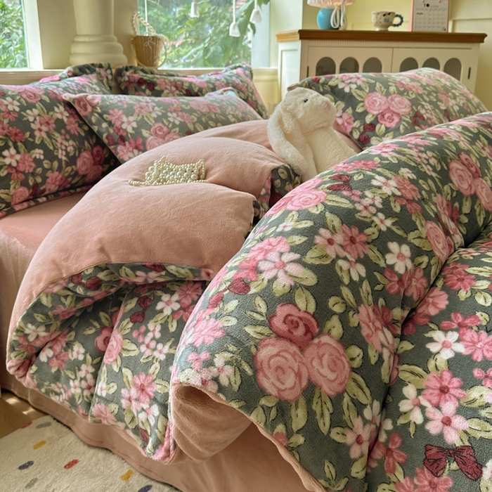 91家纺网 家纺一手货源 找家纺 绵庭家纺 2025新款高克重牛奶绒印花四件套系列 幽幽花香