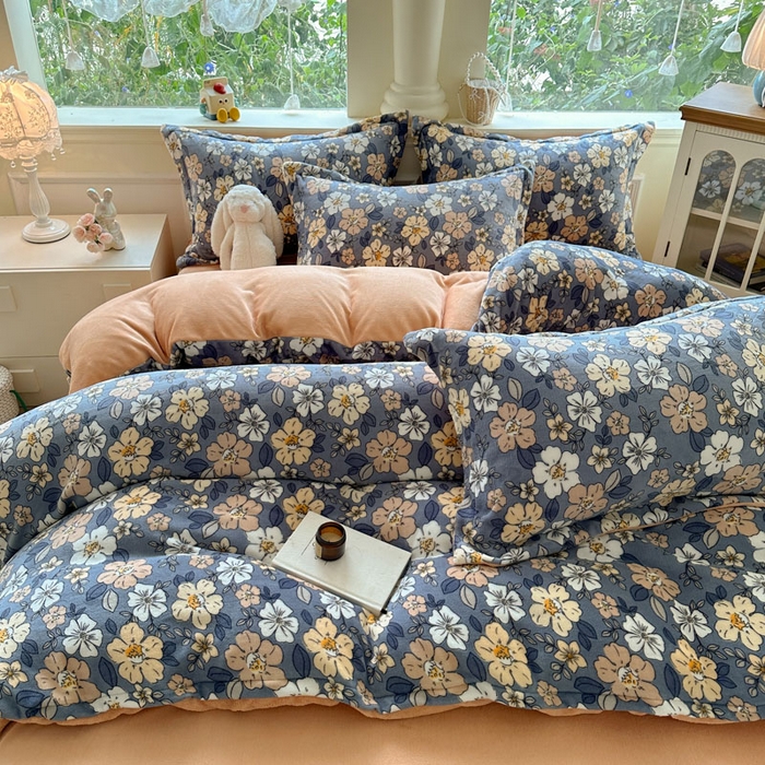 91家纺网 家纺一手货源 找家纺 绵庭家纺 2025新款高克重牛奶绒印花四件套系列 繁华朵朵-兰灰