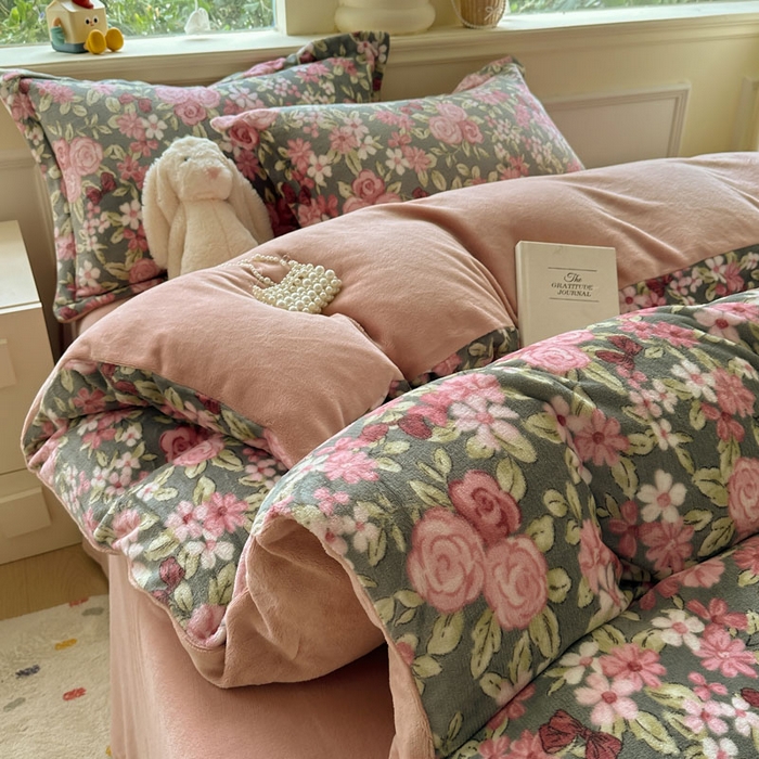 91家纺网 家纺一手货源 找家纺 绵庭家纺 2025新款高克重牛奶绒印花四件套系列 幽幽花香