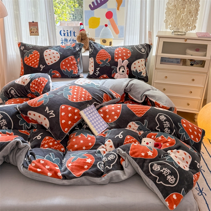 91家纺网 家纺一手货源 找家纺 艾特你 2025新款全工艺200克牛奶绒四件套 觅光里