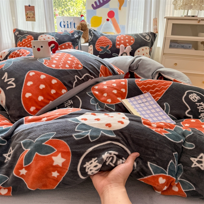 91家纺网 家纺一手货源 找家纺 艾特你 2025新款全工艺200克牛奶绒四件套 觅光里