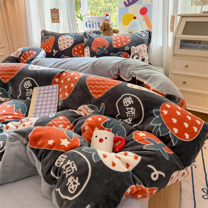 91家纺网 家纺一手货源 找家纺 艾特你 2025新款全工艺200克牛奶绒四件套 觅光里